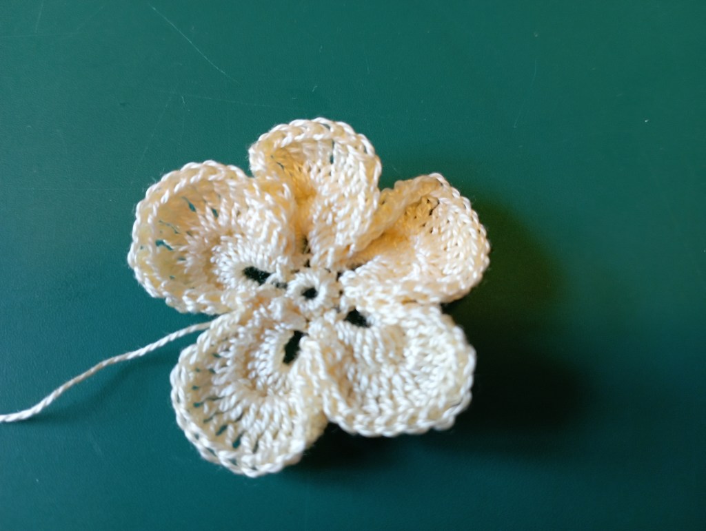 fleur 5 pétales au crochet irlandais