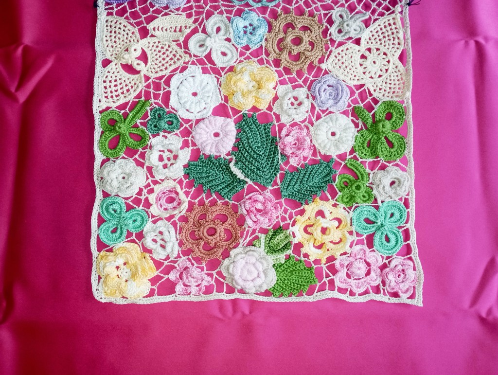 test jardin fleuri sur doublure rose