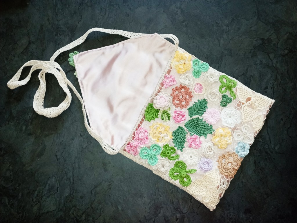 jardin fleuri fini ouvert