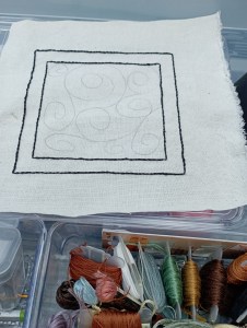 coussin d'épingles, double cadre et motifs dessinés