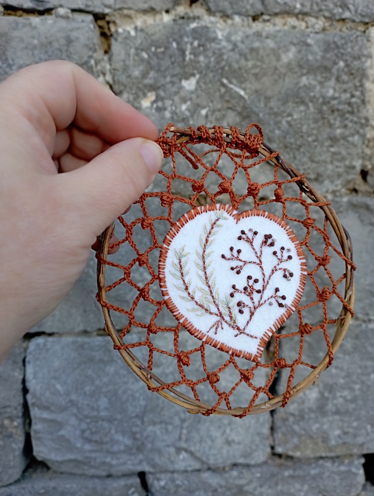 vue avant de la déco à suspendre cœur d'automne