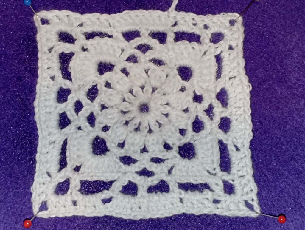 test granny Winter Crystal de chez Drops