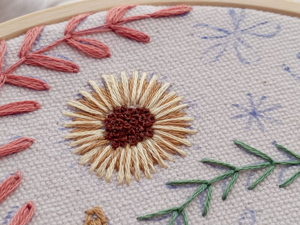 fleur à points lancés et point de nœud pour tote bag