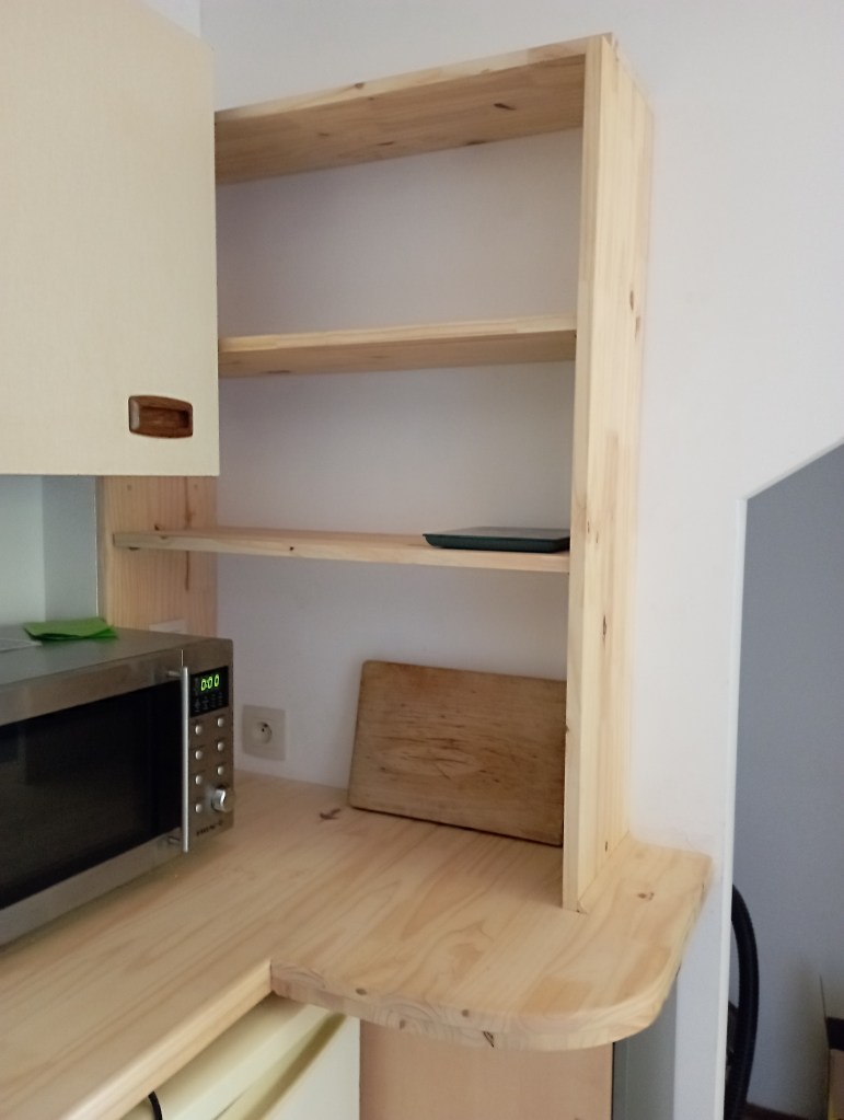 étagères et plan de travail fait maison