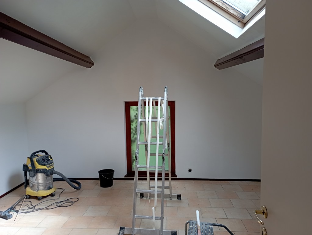 chambre en travaux ; mon coin créatif y trouvera sa place dans un ou deux mois
