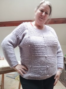 contente de porter mon pull Loubelle terminé
